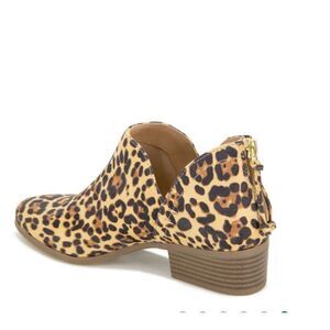 Kenneth Cole side skip suede leopard print ankle boots size 8 NWT